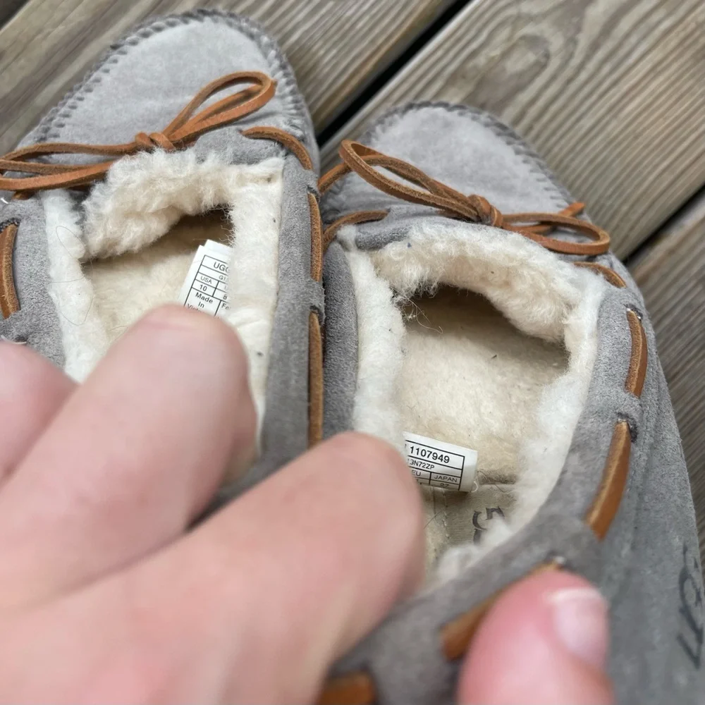 UGG Dakota Slipper. Size US 10. - Picture 9 of 16